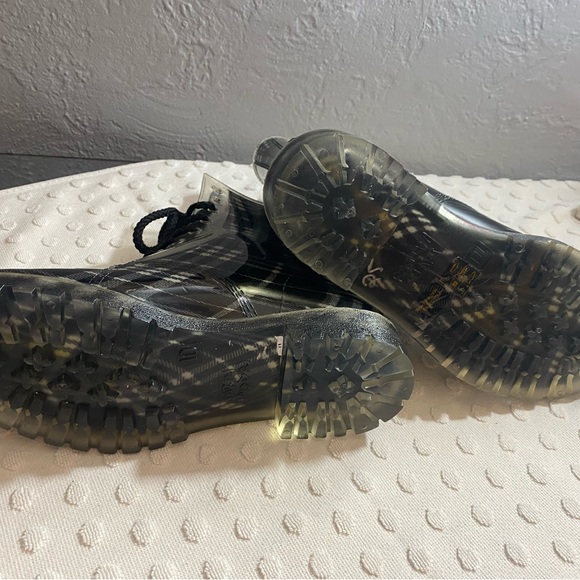 DIRTY LAUNDRY BY CHINESE LAUNDRY WOMEN'S ROADIE RAIN BOOT - Picture 13 of 16